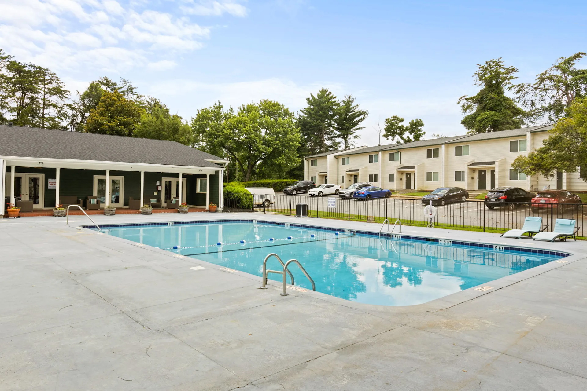 exterior view at Century Plaza, located in Greenville, SC