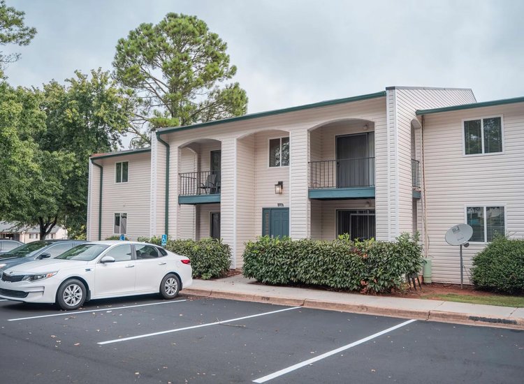 exterior view at Century Plaza Apartments located in Greenville, SC
